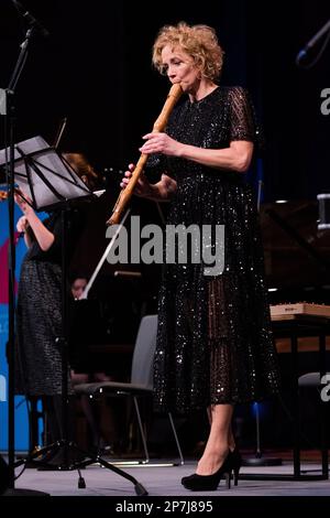 Colonia, Germania. 08th Mar, 2023. Katja Riemann, attrice, è sul palco al Funkhaus come parte del festival di letteratura lit.Cologne. Credit: Rolf Vennenbernd/dpa/Alamy Live News Foto Stock