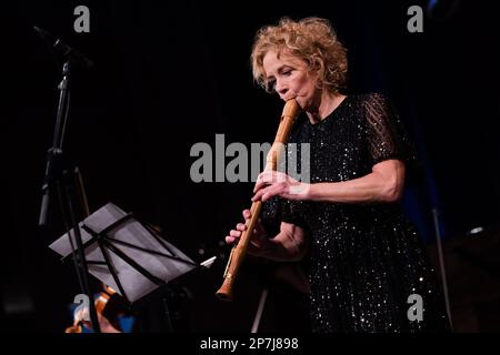 Colonia, Germania. 08th Mar, 2023. Katja Riemann, attrice, è sul palco al Funkhaus come parte del festival di letteratura lit.Cologne. Credit: Rolf Vennenbernd/dpa/Alamy Live News Foto Stock