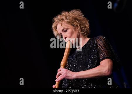 Colonia, Germania. 08th Mar, 2023. Katja Riemann, attrice, è sul palco al Funkhaus come parte del festival di letteratura lit.Cologne. Credit: Rolf Vennenbernd/dpa/Alamy Live News Foto Stock