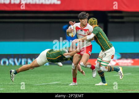 Vancouver, Canada. 5th marzo, 2023. Yu Okudaira del Giappone (C) è combattuta difensori della Spagna durante il giorno 3 - HSBC Canada Sevens 2023 contro il Sudafrica a. Foto Stock