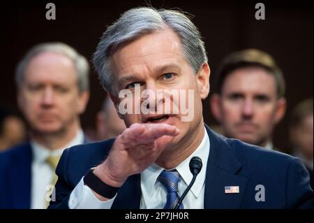 Washington, Stato di Vereinigte. 08th Mar, 2023. Il direttore, Christopher Wray, Federal Bureau of Investigation, appare davanti a una Commissione del Senato per l'audizione di intelligence per esaminare le minacce a livello mondiale, nell'edificio Hart Senate Office a Washington, DC, mercoledì 8 marzo 2023. Credit: Rod Lammey/CNP/dpa/Alamy Live News Foto Stock