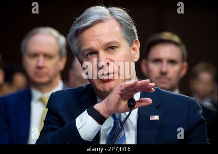 Washington, Stato di Vereinigte. 08th Mar, 2023. Il direttore, Christopher Wray, Federal Bureau of Investigation, appare davanti a una Commissione del Senato per l'audizione di intelligence per esaminare le minacce a livello mondiale, nell'edificio Hart Senate Office a Washington, DC, mercoledì 8 marzo 2023. Credit: Rod Lammey/CNP/dpa/Alamy Live News Foto Stock
