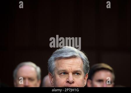 Washington, Stato di Vereinigte. 08th Mar, 2023. Il direttore, Christopher Wray, Federal Bureau of Investigation, appare davanti a una Commissione del Senato per l'audizione di intelligence per esaminare le minacce a livello mondiale, nell'edificio Hart Senate Office a Washington, DC, mercoledì 8 marzo 2023. Credit: Rod Lammey/CNP/dpa/Alamy Live News Foto Stock