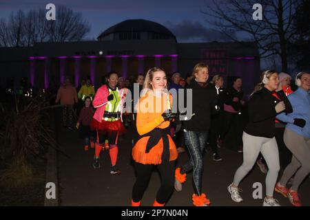 Giornata internazionale della donna, This Girl Can 5K Run, Exhibition Park, Newcastle upon Tyne, Regno Unito, 8th marzo, 2023, Credit:DEWAlamy Live News Foto Stock