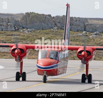 Un britannico Norman B2B Islander, VP-FBN, appartenente al Falkland Islands Government Air Service, FIGAS, presso l'aeroporto di Stanley, Isole Falkland. Foto Stock