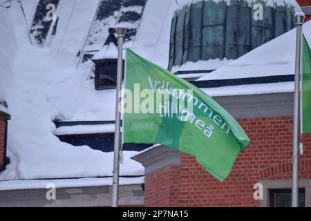 UMEA, SVEZIA. Benvenuti alla bandiera Umea nel centro di Umea. Foto Stock