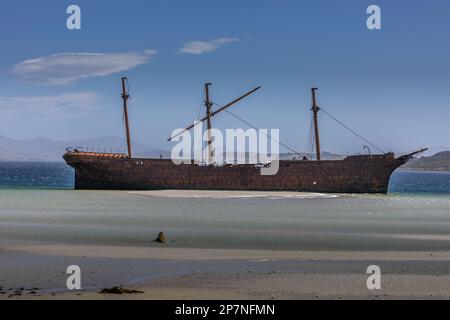 Il relitto della nave Lady Elizabeth all'estremità orientale del porto di Stanley nelle Isole Falkland. Conosciuto localmente come Lady Liz. Costruito nel 1879. Foto Stock