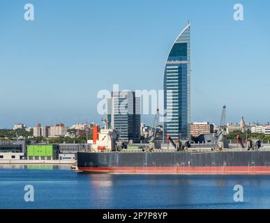 Torre Antel moderna presso il porto di Montevideo in Uruguay Foto Stock