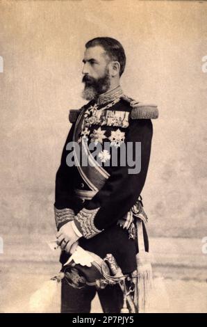 1880 c, ROMANIA: Il re CAROL i (Carlo, Karol, Karel) di ROMANIA (1839-1914). Nato Karl Eitel Friedrich Zephyrinus Ludwig Prince von Hohenzollern - Sigmaringen , proclamato Re nel 1881 . Sposato nel 1869 con Elisabeth Princess zu Wied ( 1843 - 1916 ) , conosce anche come scrittore la pseudo Carmen Sylva . - Regina DI GRECIA - ROMANOFF - TZAR - ROYALTY - REALI - NOBILI - Nobiltà - NOBILTÀ - reali - re - ROMANIA - BELLE EPOQUE - abito militare uniforme - divisa militare uniforme - medaglie - medaglie - profilo - barba - barba - barba - barba - storia - FOTO STORICHE - BELLE EPOQU Foto Stock