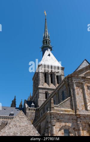 La cima e la guglia del Mont Saint Michel (Francia) Foto Stock