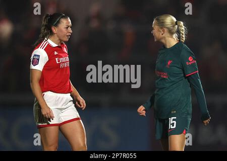 Katie McCabe dell'Arsenal (a sinistra) e Sofie Lundgaard di Liverpool si confrontano durante la partita della Super League delle Barclays Women a Meadow Park, Borehamwood. Data immagine: Mercoledì 8 marzo 2023. Foto Stock