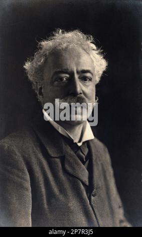 Il celebre scrittore italiano EDMONDO DE AMICIS ( 1846 - 1908 ) , autore del libro CUORE ( 1866 - Heart ). - SCRITTORE - LETTERATURA - LETTERATURA - LETTERATO - Portrait - ritrato - colletto - colletto - cravatta - baffi - baffi - capelli bianchi --- Archivio GBB Foto Stock