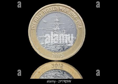 Rovesciate una moneta del Regno Unito del 2015 £2 per commemorare il centenario della prima guerra mondiale Foto Stock