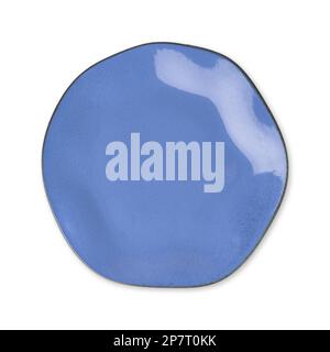 Piastra in ceramica blu isolata su sfondo bianco. Foto Stock