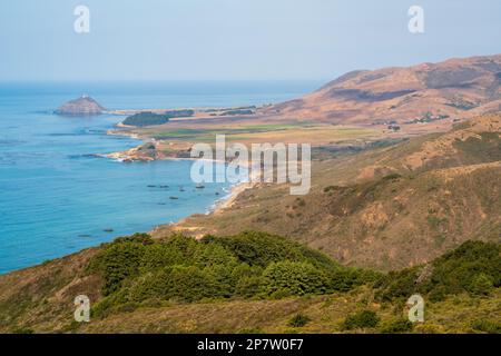 Vista di Big sur dal parco statale Andrew Molera Foto Stock