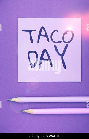 Cartello che mostra il giorno del Taco. Il giorno celebrativo del concetto del Internet che promuove al consumo dei tacos negli Stati Uniti Foto Stock