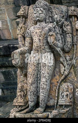 07 22 2007 statua in rovina nel patrimonio buddista sito scavato Ratnagiri (che significa 'collina di gioielli') tra i fiumi Brahmani e Birupa Jajpur distr Foto Stock