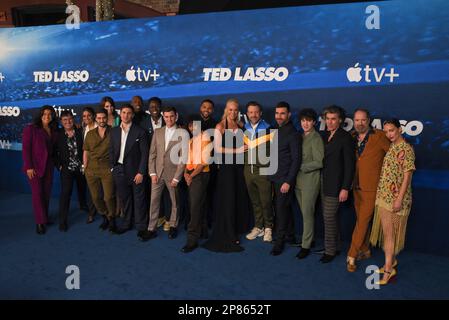 Il cast di Ted lasso partecipa alla "Ted lasso" - Stagione 3 Premiere. Foto Stock