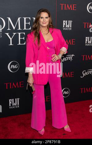 Beverly Hills, Stati Uniti. 08th Mar, 2023. Brooke Shields partecipa all'arrivo del secondo Gala annuale delle Donne dell'anno al Four Seasons Hotel Los Angeles a Beverly Hills, CA, il 8 marzo 2023. (Foto di Corine Solberg/imageSPACE)/Sipa USA Credit: Sipa USA/Alamy Live News Foto Stock