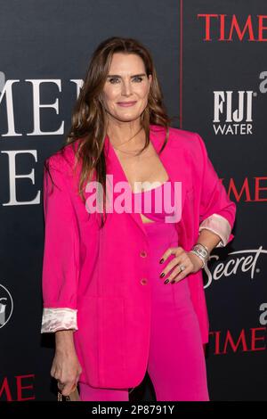 Beverly Hills, Stati Uniti. 08th Mar, 2023. Brooke Shields partecipa all'arrivo del secondo Gala annuale delle Donne dell'anno al Four Seasons Hotel Los Angeles a Beverly Hills, CA, il 8 marzo 2023. (Foto di Corine Solberg/imageSPACE)/Sipa USA Credit: Sipa USA/Alamy Live News Foto Stock