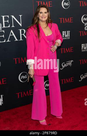 Beverly Hills, Stati Uniti. 08th Mar, 2023. Brooke Shields partecipa all'arrivo del secondo Gala annuale delle Donne dell'anno al Four Seasons Hotel Los Angeles a Beverly Hills, CA, il 8 marzo 2023. (Foto di Corine Solberg/imageSPACE)/Sipa USA Credit: Sipa USA/Alamy Live News Foto Stock