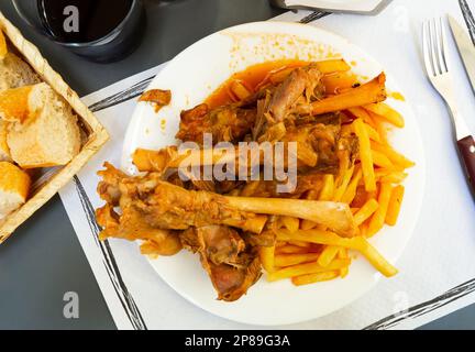 Agnello al forno con salsa Foto Stock