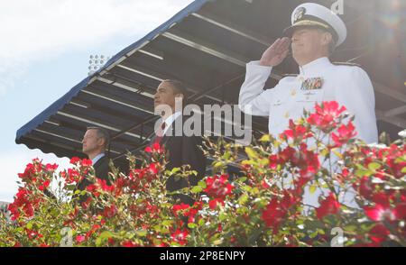 President Barack Obama stands with Naval Academy Superintendent Vice Adm. Jeffrey L. Fowler, right, and Maryland Gov. Martin O'Malley, left, at the United States Naval Academy graduation ceremony in Annapolis, Md., Friday, May 22, 2009. (AP Photo/Charles Dharapak)