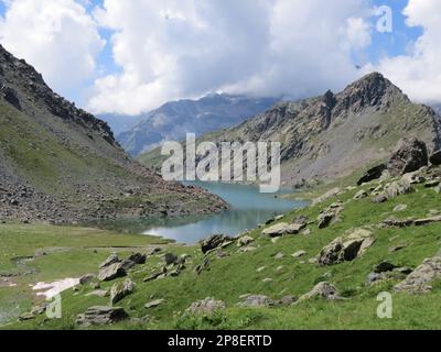 Lago Gabiet e paesaggio montano in Valle d'Aosta, Valle d'Aosta Foto Stock