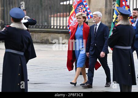 Praga, Repubblica Ceca. 09th Mar, 2023. Il Presidente eletto Petr Pavel e sua moglie Eva Pavlova arrivano per la sua inaugurazione al Castello di Praga, 9 marzo 2023, Praga. Credit: Michal Kamaryt/CTK Photo/Alamy Live News Foto Stock