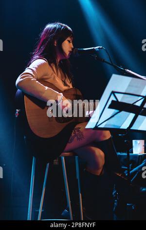 Milano, 8th Mar 2023. Beabadobee, cantante e cantautore filippino-britannico, suona dal vivo presso i magazzini generali di Milano. Credits: Maria Laura Arturi/Alamy Live News Foto Stock