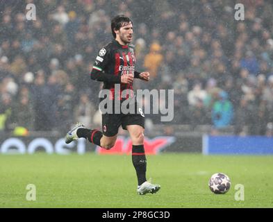 Sandro tonali dell'AC Milan durante il Campionato UEFA turno di calcio 16 - 2nd tappa tra Tottenham Hotspur e l'AC Milan a Tottenham Hotsp Foto Stock