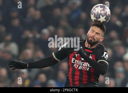 Olivier Giroud dell'AC Milan in azione durante il Campionato UEFA Champion League Round del 16 - 2nd tappa di calcio tra Tottenham Hotspur e l'AC Milan a Tott Foto Stock