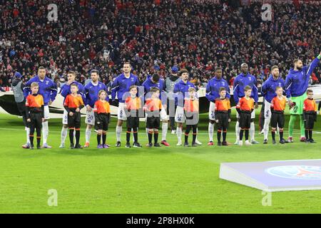 Monaco, Germania. , . Formazione del team PSG, 99. Gianluigi DONNARUMMA, Custode, 2. Achraf HAKIMI, 4. Sergio RAMOS, 5. MARQUINHOS, 6. Marco VERRATTI, 7. Kylian MBAPPE, 8. Fabian RUIZ, 15. Danilo PEREIRA, 17. VITINHA, 25. Nuno Mendes, 30. Lionel MESSI, CALCIO, UEFA CHAMPIONS LEAGUE, FC Bayern Muenchen vs PSG, Parigi Saint Germain, turno di 16 2nd tappa di mercoledì 8. Marzo 2023 a Monaco allo stadio di calcio Allianz Arena, risultato 2:0, (Foto di © Arthur THILL/ATPimages) (THILL Arthur/ATP/SPP) Credit: SPP Sport Press Photo. /Alamy Live News Foto Stock