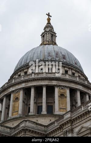 Cupola della Cattedrale di St Paul vista dal lato nord. Londra, Inghilterra, Regno Unito Foto Stock