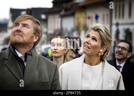 SPISSKA SOBOTA - Re Willem-Alexander e Regina Maxima visitano la piazza del mercato nella storica città di Spisska Sobota, durante il terzo giorno della visita di stato di tre giorni in Slovacchia. ANP REMKO DE WAAL olanda fuori - belgio fuori Foto Stock