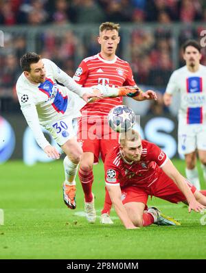 Joshua KIMMICH, FCB 6 Matthijs de ligt, FCB 4 competere per la palla, affrontare, duello, header, zweikampf, Azione, lotta contro Lionel messi, PSG 30 nell'ottava finale partita FC BAYERN MUENCHEN - PARIGI SG 2-0 del calcio UEFA Champions League, partita nella stagione 2022/2023 a Parigi, 08 marzo 2023. Achtelfinale, FCB, Monaco di Baviera, PSG © Peter Schatz / Alamy Live News Foto Stock