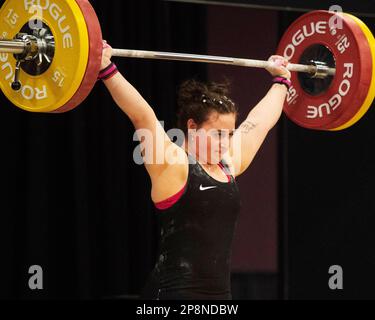 Columbus, Ohio, Stati Uniti. 3th Mar, 2023. Anna Mcelderry snatches 100kgs nella categoria femminile 81kg al Rogue Stage di Columbus, Ohio, USA. Credit: Brent Clark/Alamy Live News Foto Stock