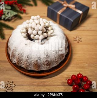 Torta di frutta per la cena di Natale. Atmosfera accogliente, concentrazione selettiva Foto Stock