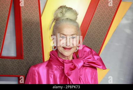 Helen Mirren partecipa alla prima in Gran Bretagna di Shazam! Fury of the Gods a Cineworld Leicester Square a Londra, Inghilterra. Foto Stock