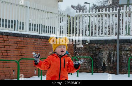 Newtown, Galles, 09/03/2023, nevicate abbondanti a Newtown Mid Wales Today.Credit: H18PDW Fotografia/Alamy Live News Foto Stock