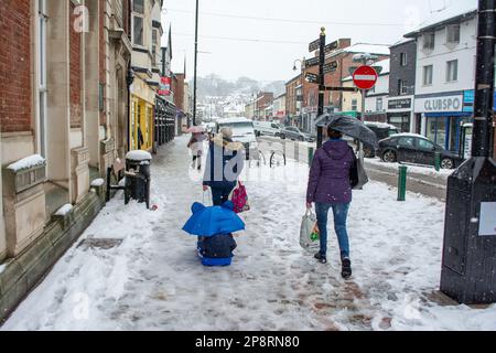 Newtown, Galles, 09/03/2023, nevicate abbondanti a Newtown Mid Wales Today.Credit: H18PDW Fotografia/Alamy Live News Foto Stock