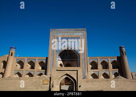 Allah Kuli Khan Madrasah, Ichon Qala, patrimonio dell'umanità dell'UNESCO, Khiva, Uzbekistan Foto Stock