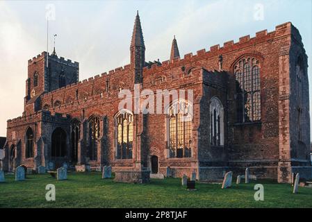Clare Church Suffolk, vista della chiesa medievale di San Pietro e San Paolo situata nella città di Suffolk di Clare, Inghilterra, Regno Unito Foto Stock