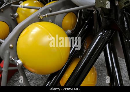 Palloncini per lo stoccaggio dell'elio utilizzato nel sistema pneumatico del motore. Foto Stock