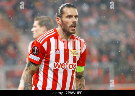 Berlino, Germania, 9 marzo 2023. Una visione generale di Christopher Trimmel dal 1. FC Union Berlin durante la partita tra il 1. FC Union Berlin Vs. Union Saint-Gilloise, turno di sedici, UEFA Europa League 2022/23, Stadion an der Alten Försterei, Berlino, Germania, 9 marzo 2023. Iñaki Esnaola Foto Stock