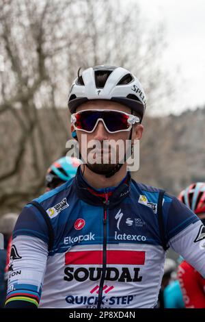 Guilherand Granges, Francia. 25th Feb, 2023. Julian Alaphilippe (Soudal Quick STEP team) si vede sulla linea di partenza prima della gara. Il Faun Ardeche Classic è una gara ciclistica di un giorno che si tiene il 25 febbraio 2023. Questa edizione è stata vinta dal francese Julien Alaphilippe (squadra Soudal Quick-STEP) davanti al suo connazionale David Gaudu, (squadra Groupama-fdj) secondo e dal pilota danese Mattias Skjelmose (squadra Trek-Segafredo) terzo. (Foto di Laurent Coust/SOPA Images/Sipa USA) Credit: Sipa USA/Alamy Live News Foto Stock