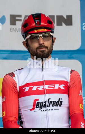 Guilherand Granges, Francia. 25th Feb, 2023. Ritratto di Dario Cataldo del team Trek-Segafredo. Il Faun Ardeche Classic è una gara ciclistica di un giorno che si tiene il 25 febbraio 2023. Questa edizione è stata vinta dal francese Julien Alaphilippe (squadra Soudal Quick-STEP) davanti al suo connazionale David Gaudu, (squadra Groupama-fdj) secondo e dal pilota danese Mattias Skjelmose (squadra Trek-Segafredo) terzo. (Foto di Laurent Coust/SOPA Images/Sipa USA) Credit: Sipa USA/Alamy Live News Foto Stock