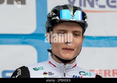 Guilherand Granges, Francia. 25th Feb, 2023. Ritratto del pilota Felix Gross del Team Emirati Arabi Uniti. Il Faun Ardeche Classic è una gara ciclistica di un giorno che si tiene il 25 febbraio 2023. Questa edizione è stata vinta dal francese Julien Alaphilippe (squadra Soudal Quick-STEP) davanti al suo connazionale David Gaudu, (squadra Groupama-fdj) secondo e dal pilota danese Mattias Skjelmose (squadra Trek-Segafredo) terzo. (Foto di Laurent Coust/SOPA Images/Sipa USA) Credit: Sipa USA/Alamy Live News Foto Stock