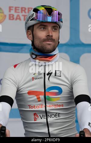 Guilherand Granges, Francia. 25th Feb, 2023. Ritratto di Pierre Latour della squadra TotalEnergies. Il Faun Ardeche Classic è una gara ciclistica di un giorno che si tiene il 25 febbraio 2023. Questa edizione è stata vinta dal francese Julien Alaphilippe (squadra Soudal Quick-STEP) davanti al suo connazionale David Gaudu, (squadra Groupama-fdj) secondo e dal pilota danese Mattias Skjelmose (squadra Trek-Segafredo) terzo. (Foto di Laurent Coust/SOPA Images/Sipa USA) Credit: Sipa USA/Alamy Live News Foto Stock