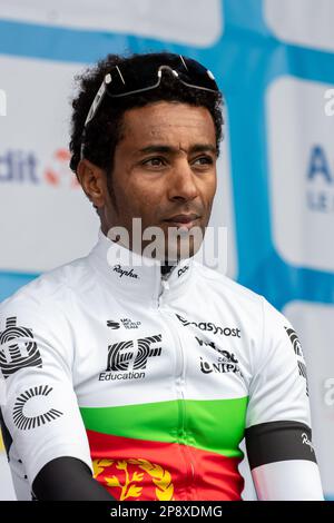 Guilherand Granges, Francia. 25th Feb, 2023. Ritratto di Merhawi Kudus del team EF Education EasyPost. Il Faun Ardeche Classic è una gara ciclistica di un giorno che si tiene il 25 febbraio 2023. Questa edizione è stata vinta dal francese Julien Alaphilippe (squadra Soudal Quick-STEP) davanti al suo connazionale David Gaudu, (squadra Groupama-fdj) secondo e dal pilota danese Mattias Skjelmose (squadra Trek-Segafredo) terzo. (Foto di Laurent Coust/SOPA Images/Sipa USA) Credit: Sipa USA/Alamy Live News Foto Stock